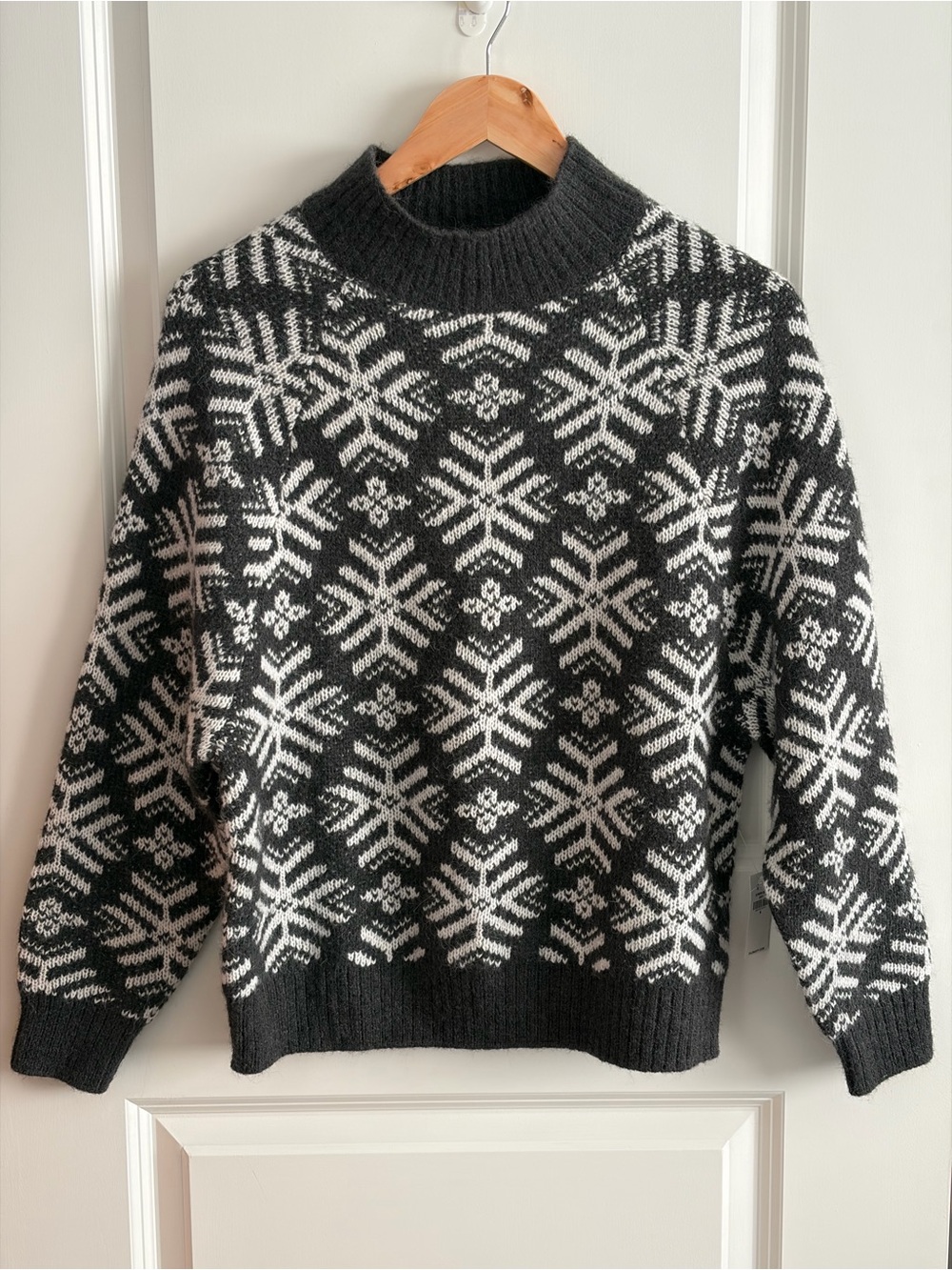 Old Navy Black & White Snowflake Mock Neck Sweater